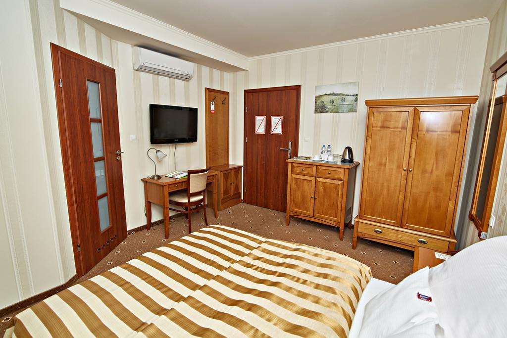 Hotel Ted Radomsko Quarto foto